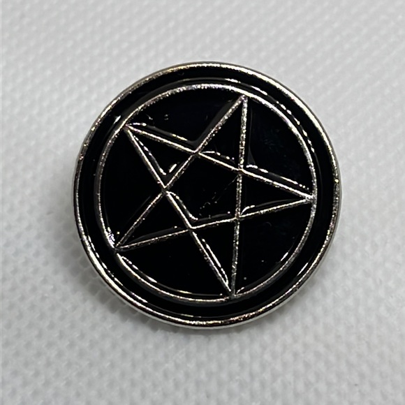 Jewelry - Pentagram Goth Gothic Wiccian brooch lapel pin backpack pin hat‎ pin